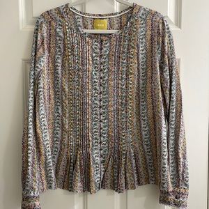 Floral print top with front pleats and buttons